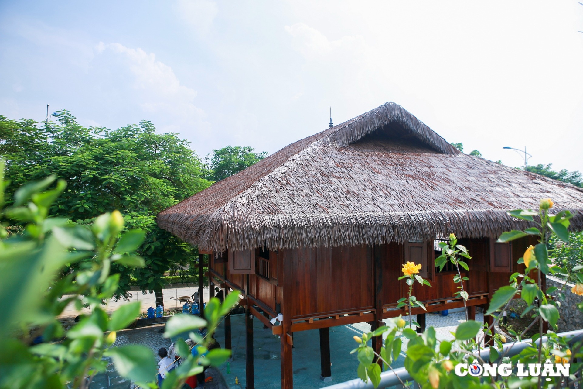 Huynh Thuc Khang anh 13