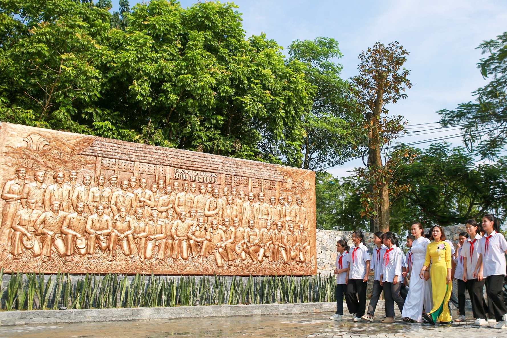 Toan canh di tich dia diem Truong day lam bao Huynh Thuc Khang hinh anh