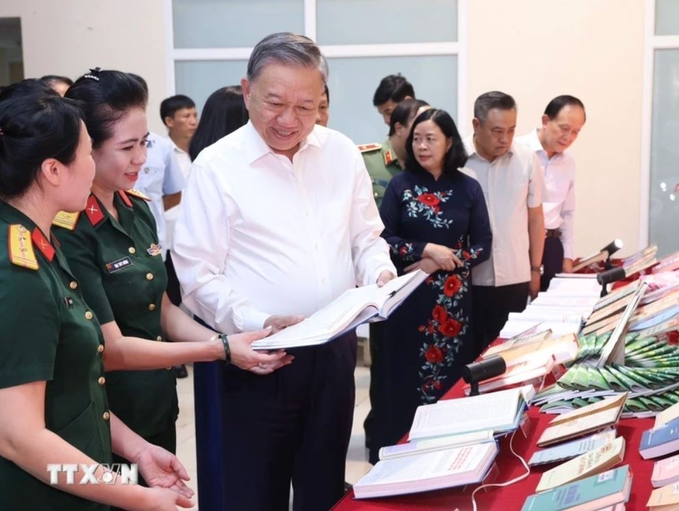 Chu tich nuoc To Lam anh 2