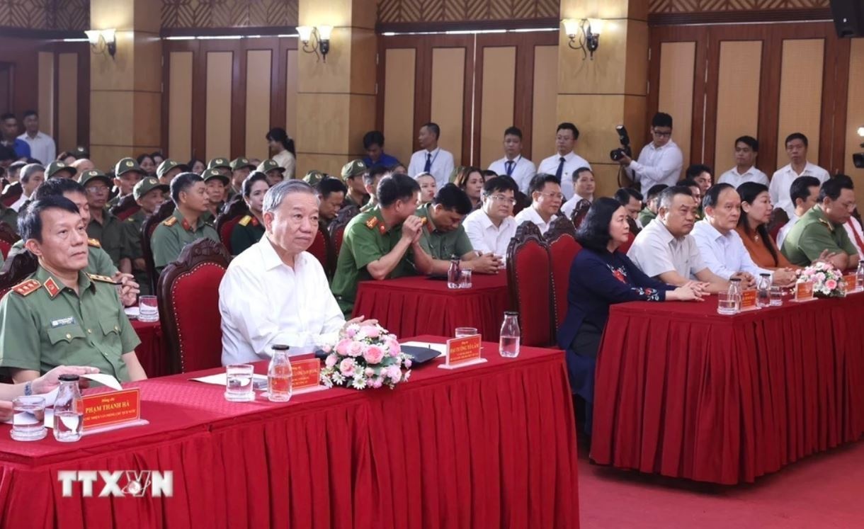 Chu tich nuoc To Lam anh 4