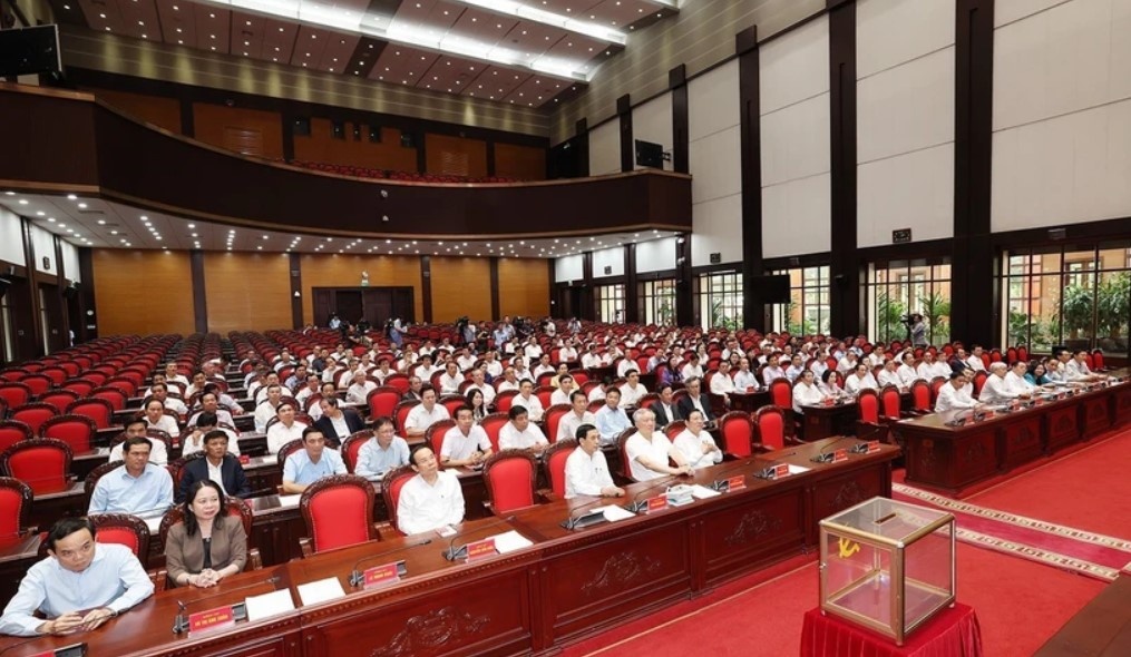 Ban Chap hanh Trung uong Dang khoa XIII hop ve cong tac can bo hinh anh