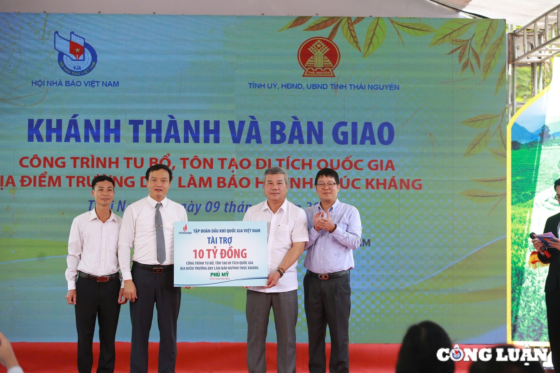 Truong bao chi anh 4