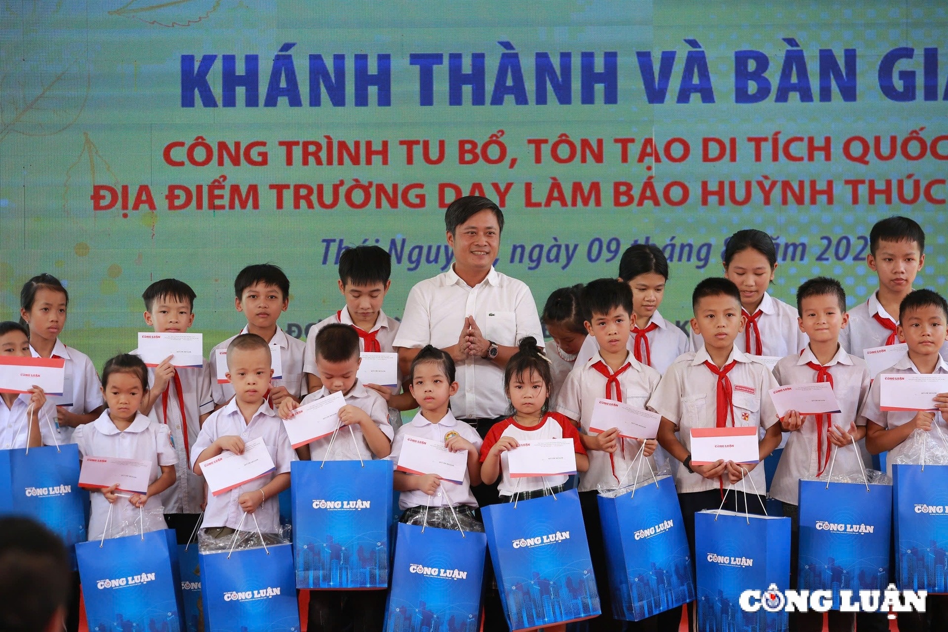 Truong bao chi anh 7