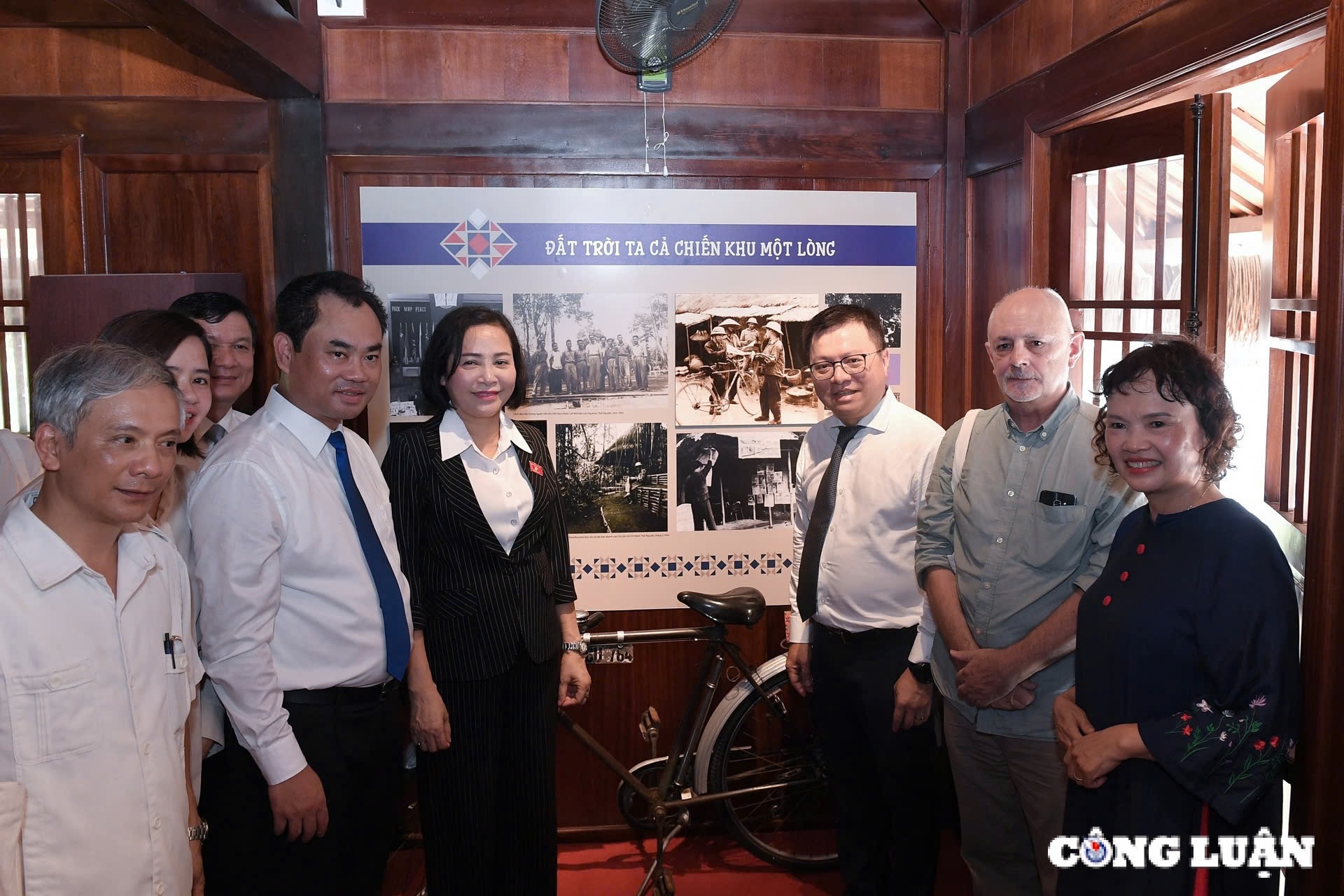 Truong bao chi anh 9