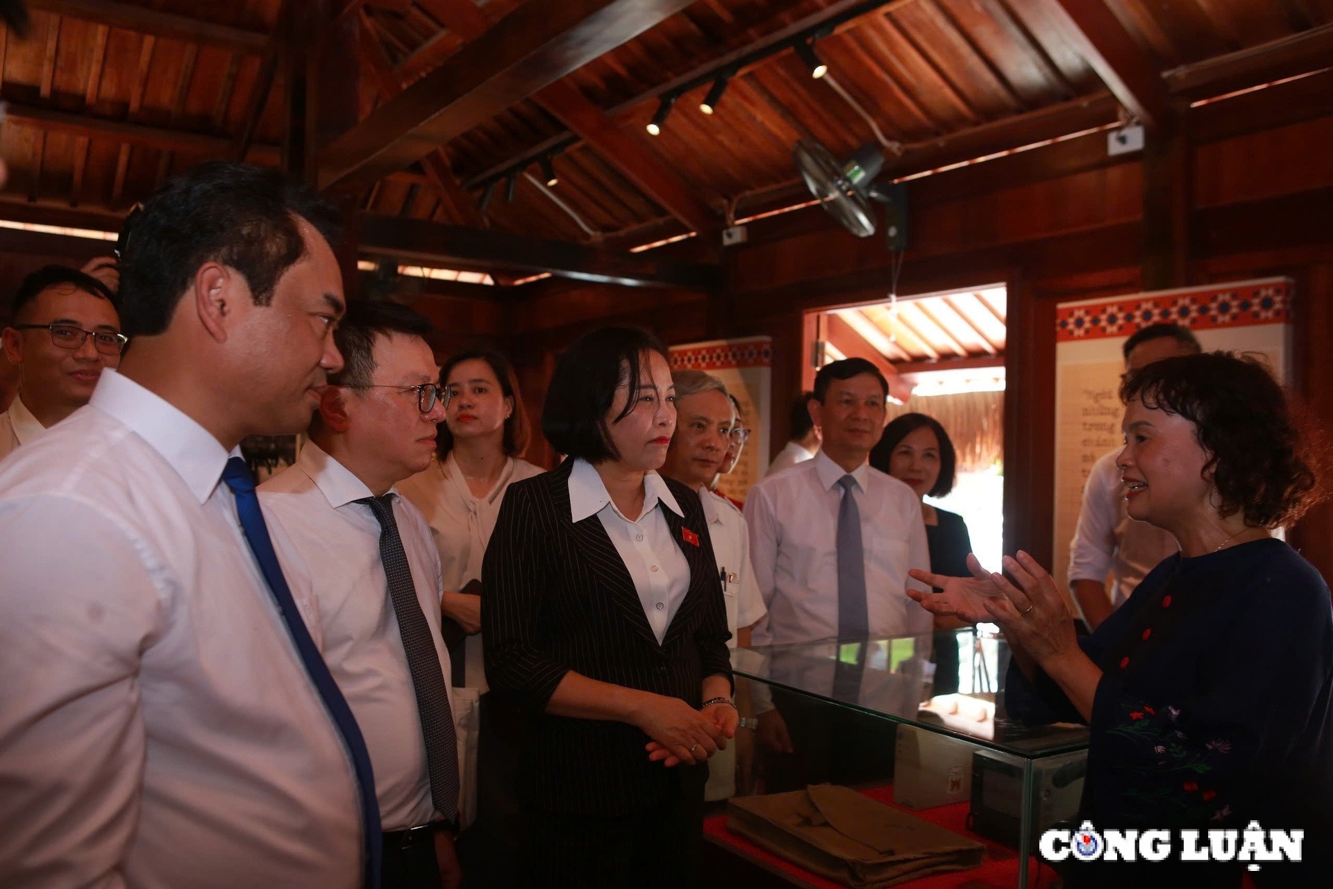 Truong bao chi anh 10