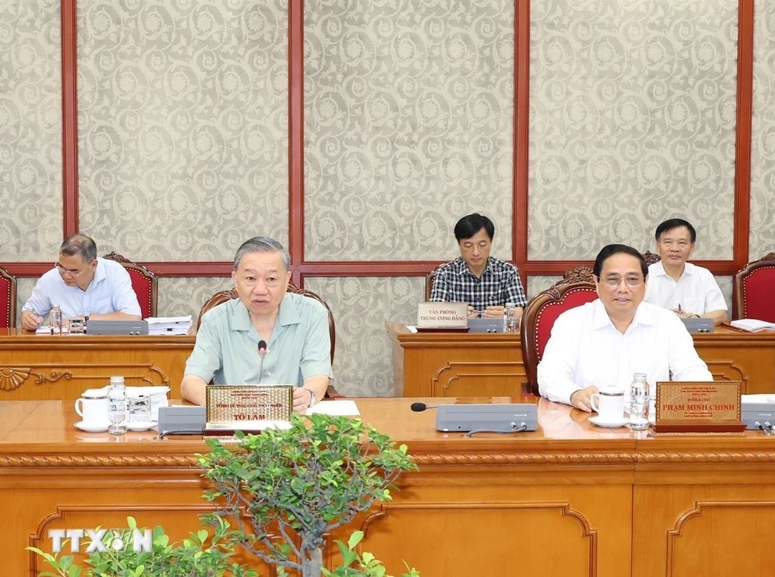 Bo Chinh tri To Lam anh 2