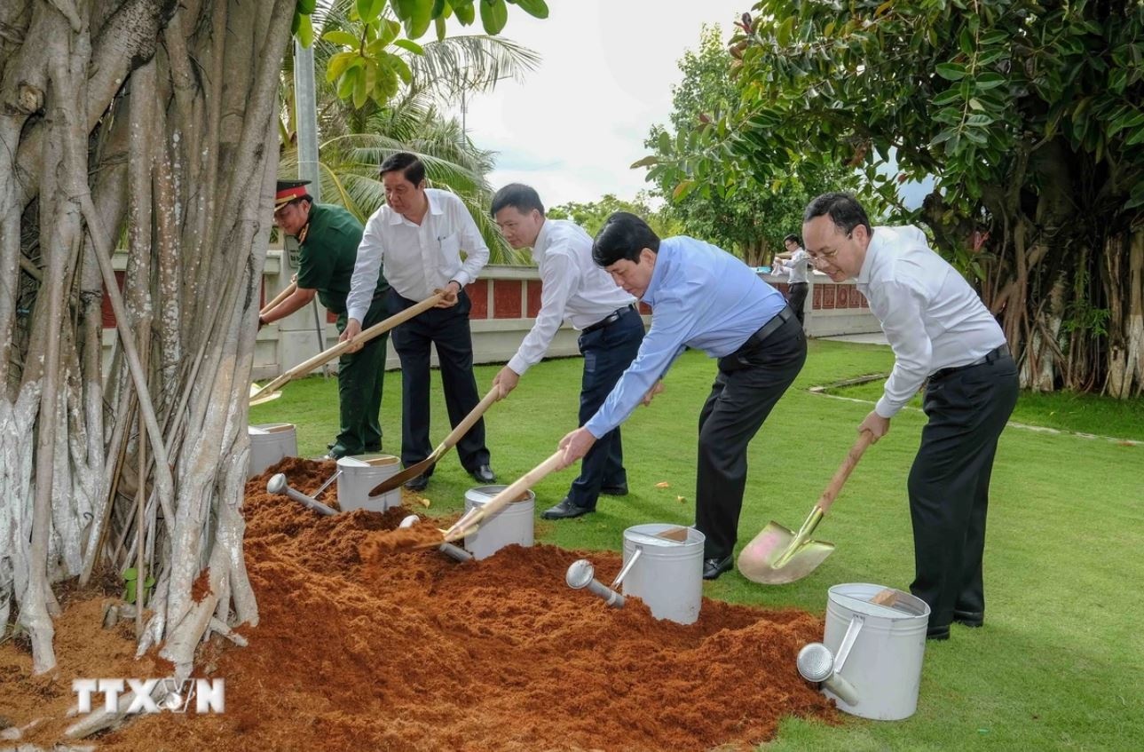 Luong Cuong Ban Bi thu anh 2