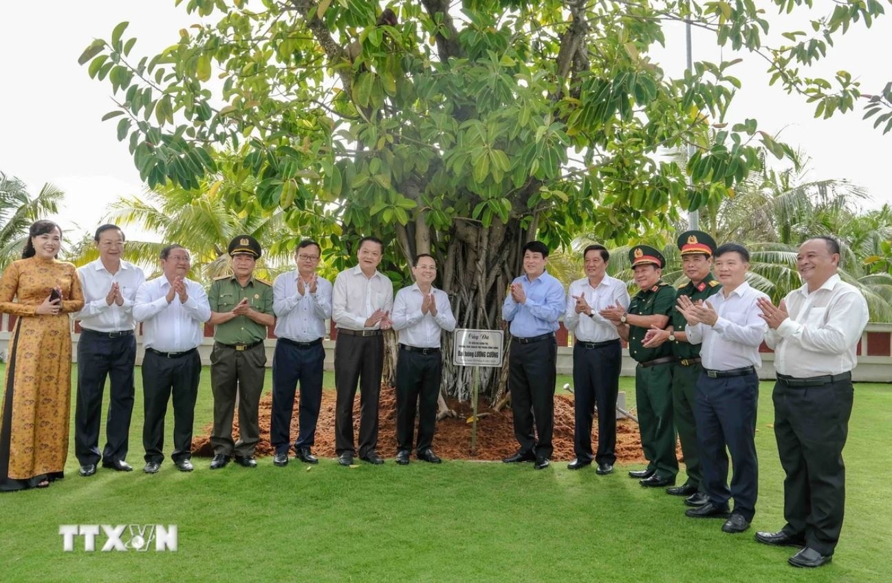 Luong Cuong Ban Bi thu anh 3