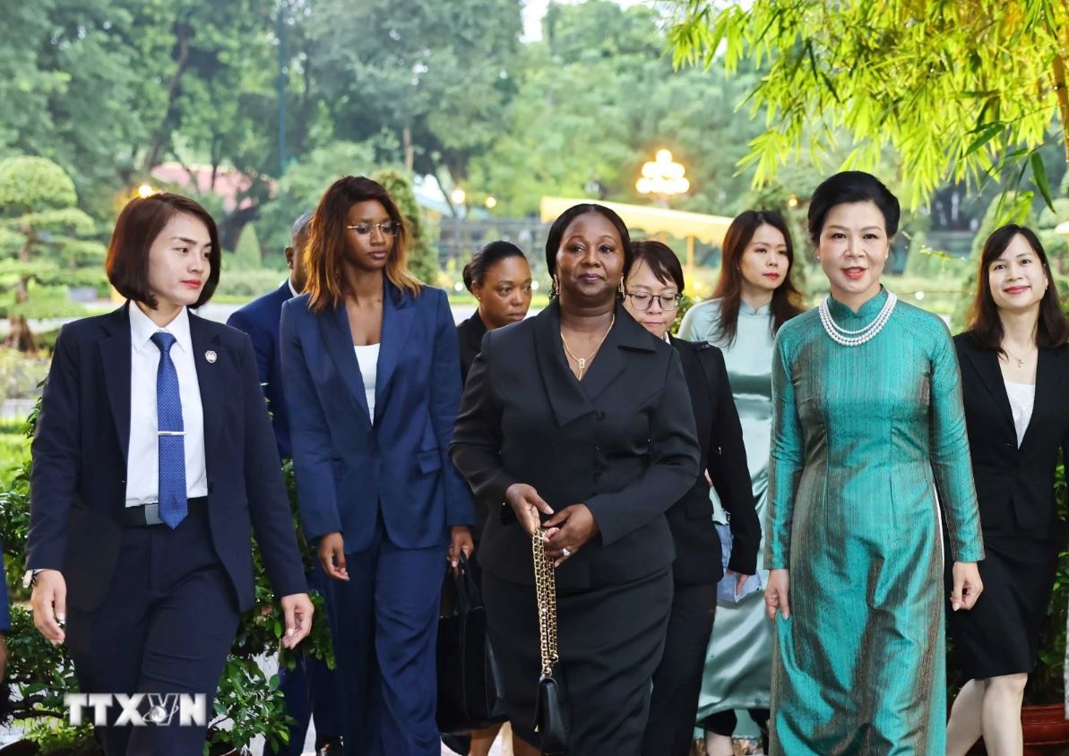 Phu nhan Ngo Phuong Ly anh 2