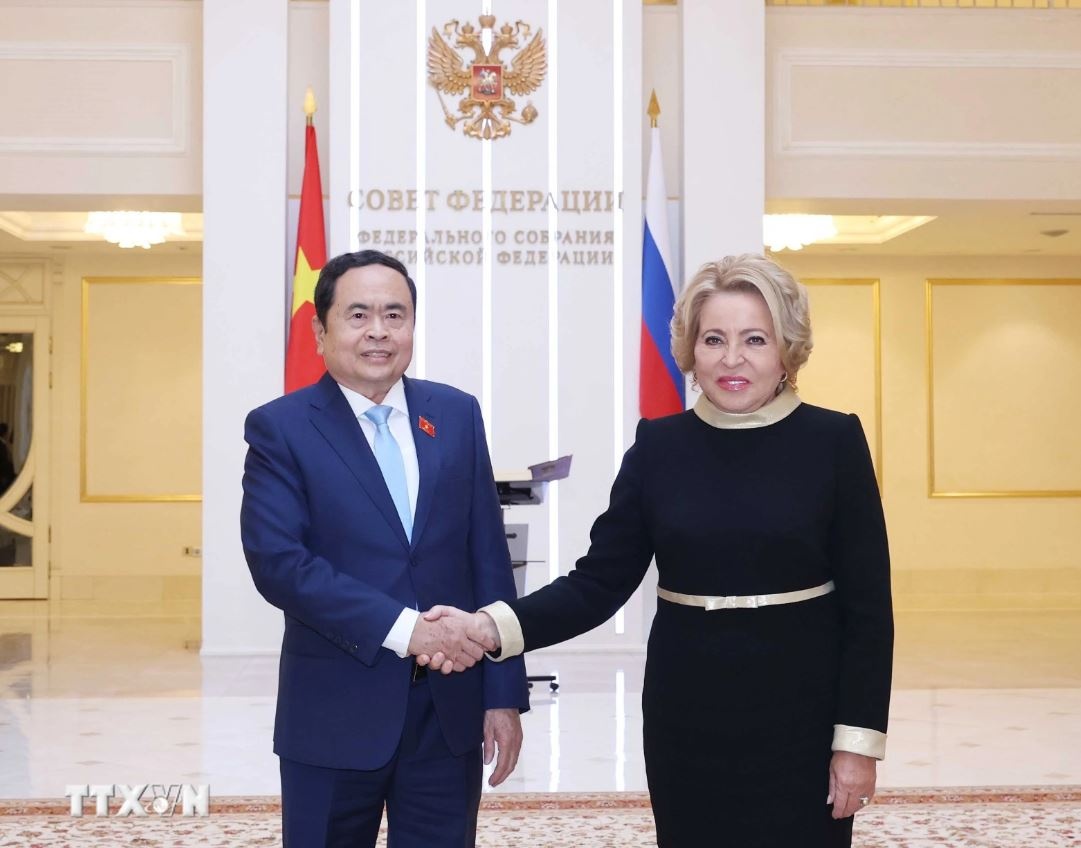 Tran Thanh Man,  Nga anh 1