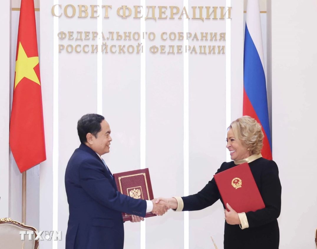 Tran Thanh Man,  Nga anh 2