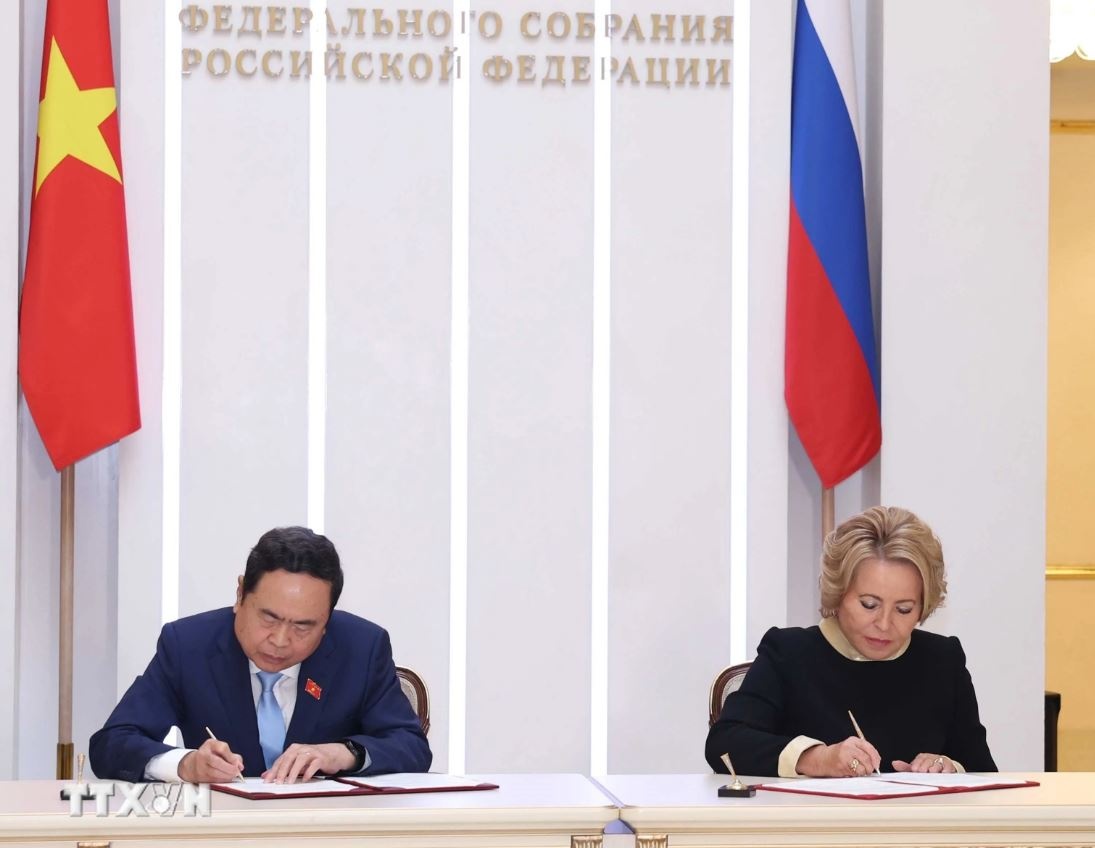 Tran Thanh Man,  Nga anh 4