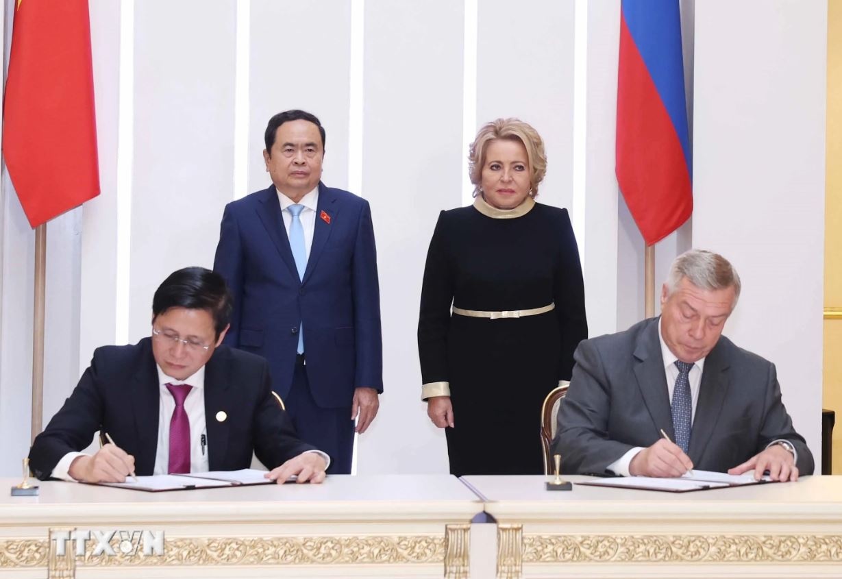 Tran Thanh Man,  Nga anh 5