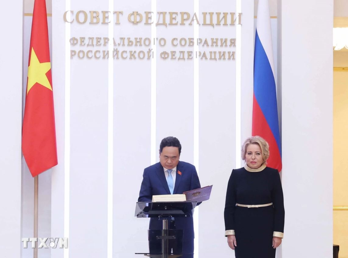 Tran Thanh Man,  Nga anh 6