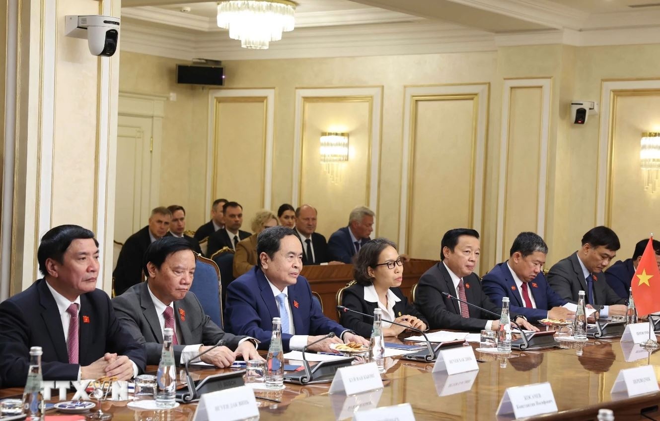 Tran Thanh Man,  Nga anh 7