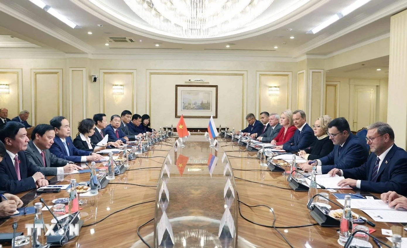 Tran Thanh Man,  Nga anh 8