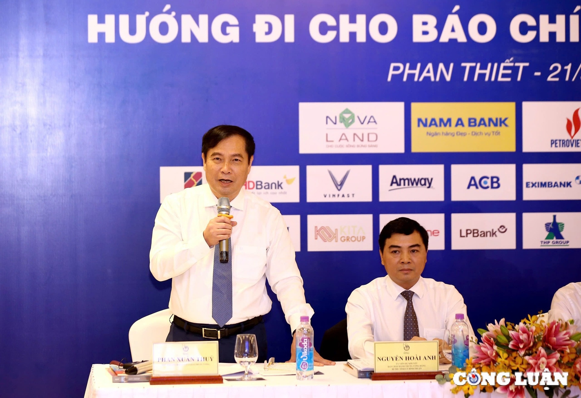 Bao chi giai phap anh 16