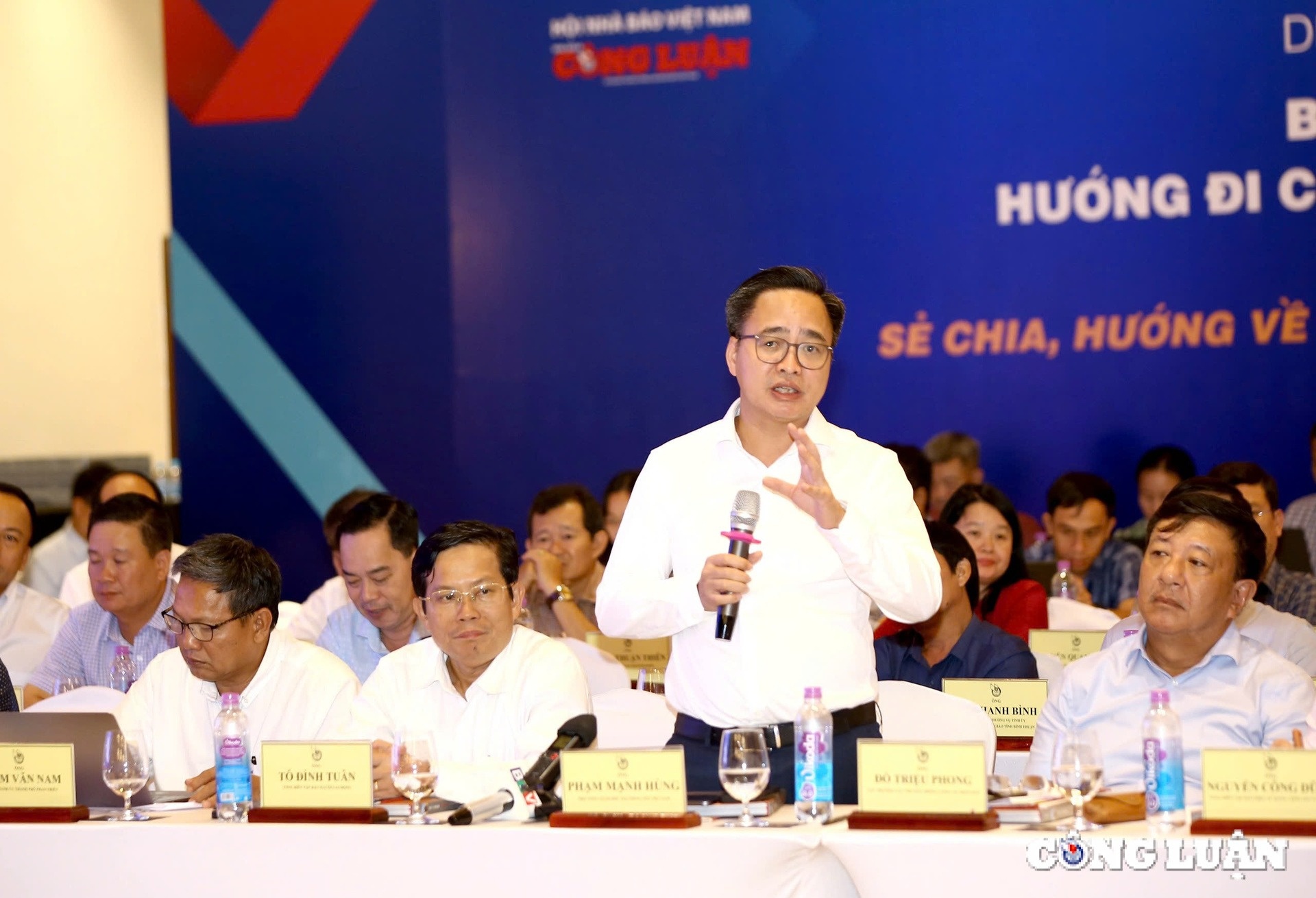 Bao chi giai phap anh 14