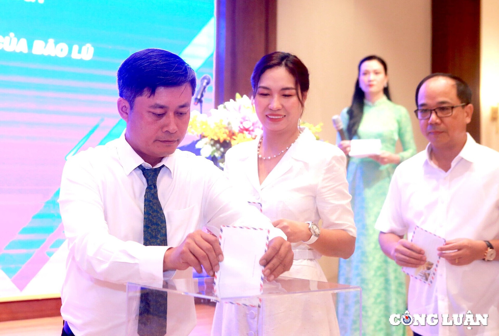 Bao chi giai phap anh 3