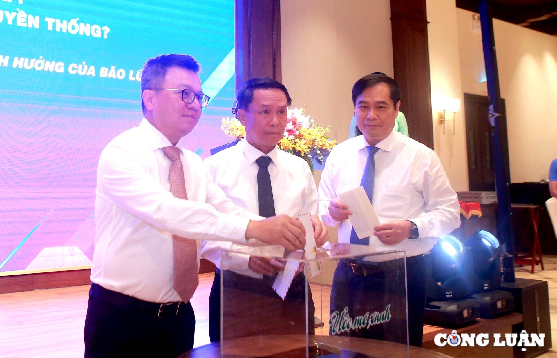 Bao chi giai phap anh 2