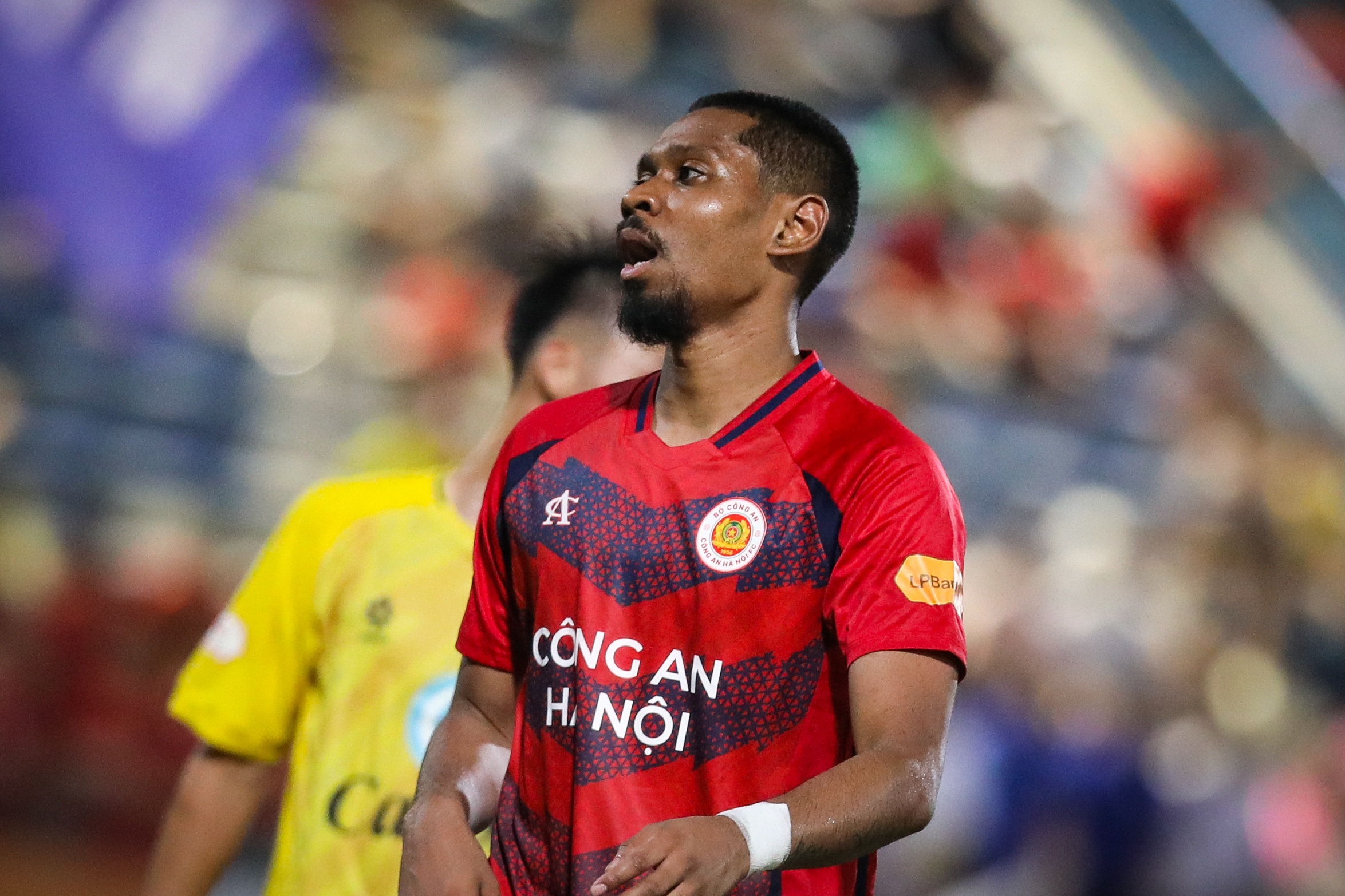 Jason Quang Vinh nem trai khac nghiet cua V.League hinh anh