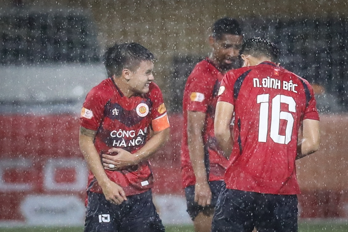 Quang Hai giat minh vi tieng sam hinh anh