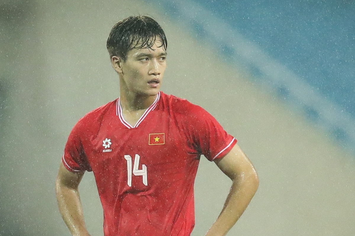 Hoang Duc xuong hang Nhat va buoc lui cua bong da Viet Nam hinh anh