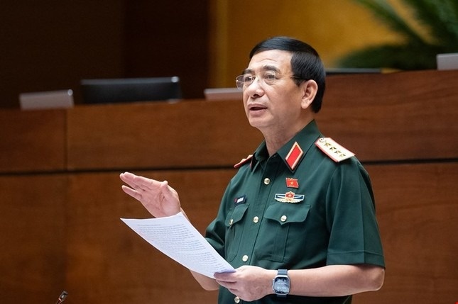 Bo truong Quoc phong trinh Luat Si quan Quan doi nhan dan sua doi hinh anh