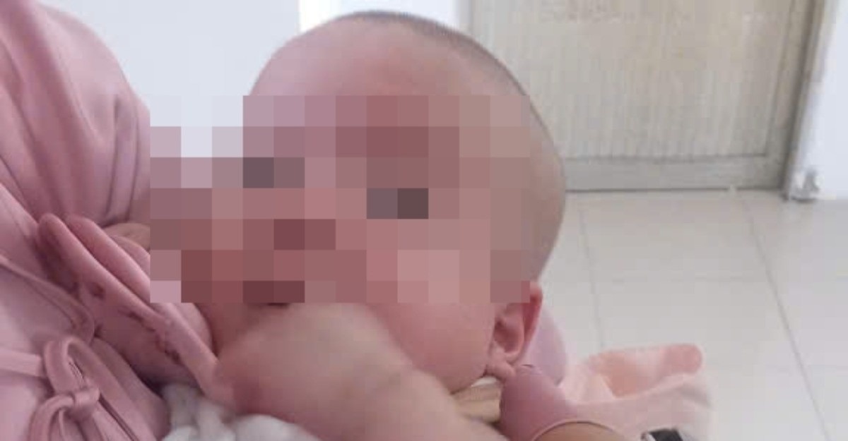 Be trai so sinh khoe manh bi me bo roi truoc ben xe Long An hinh anh