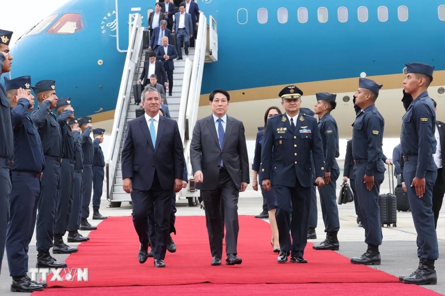 Chu tich nuoc Luong Cuong anh 2