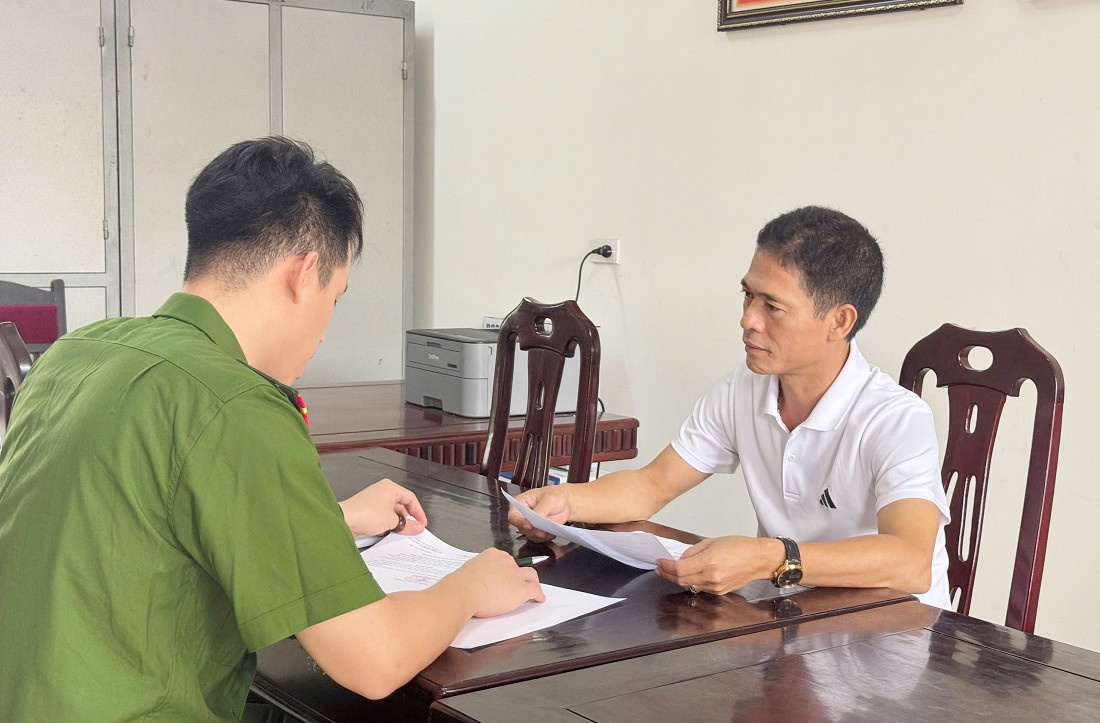 Khoi to giam doc doanh nghiep lam nhai nhan mac noi tieng hinh anh