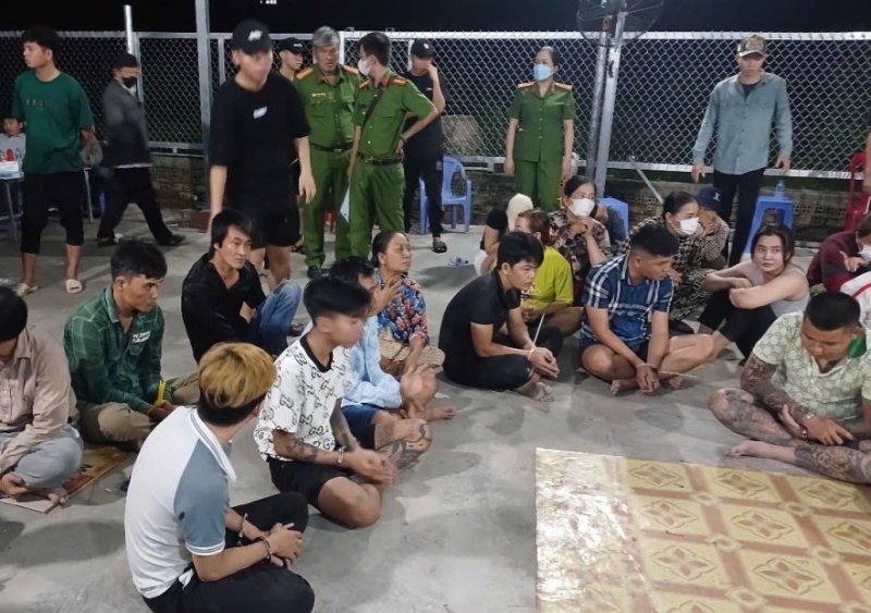 Mo song bac tai nha, loi keo nhieu nguoi tu cac tinh tham gia hinh anh