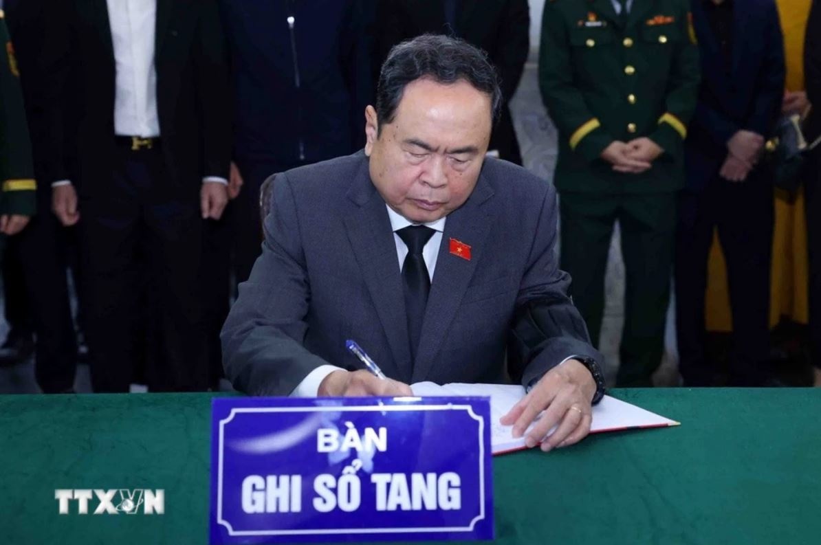 Le tang tuong Nguyen Quyet anh 16