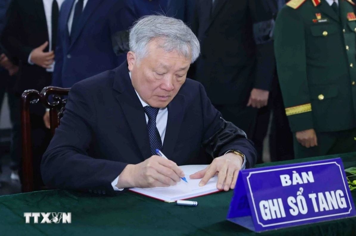 Le tang tuong Nguyen Quyet anh 17