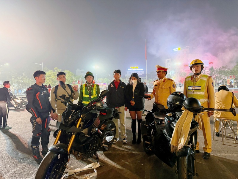 Hang chuc quai xe 'di bao' bi xu ly o Hai Phong hinh anh