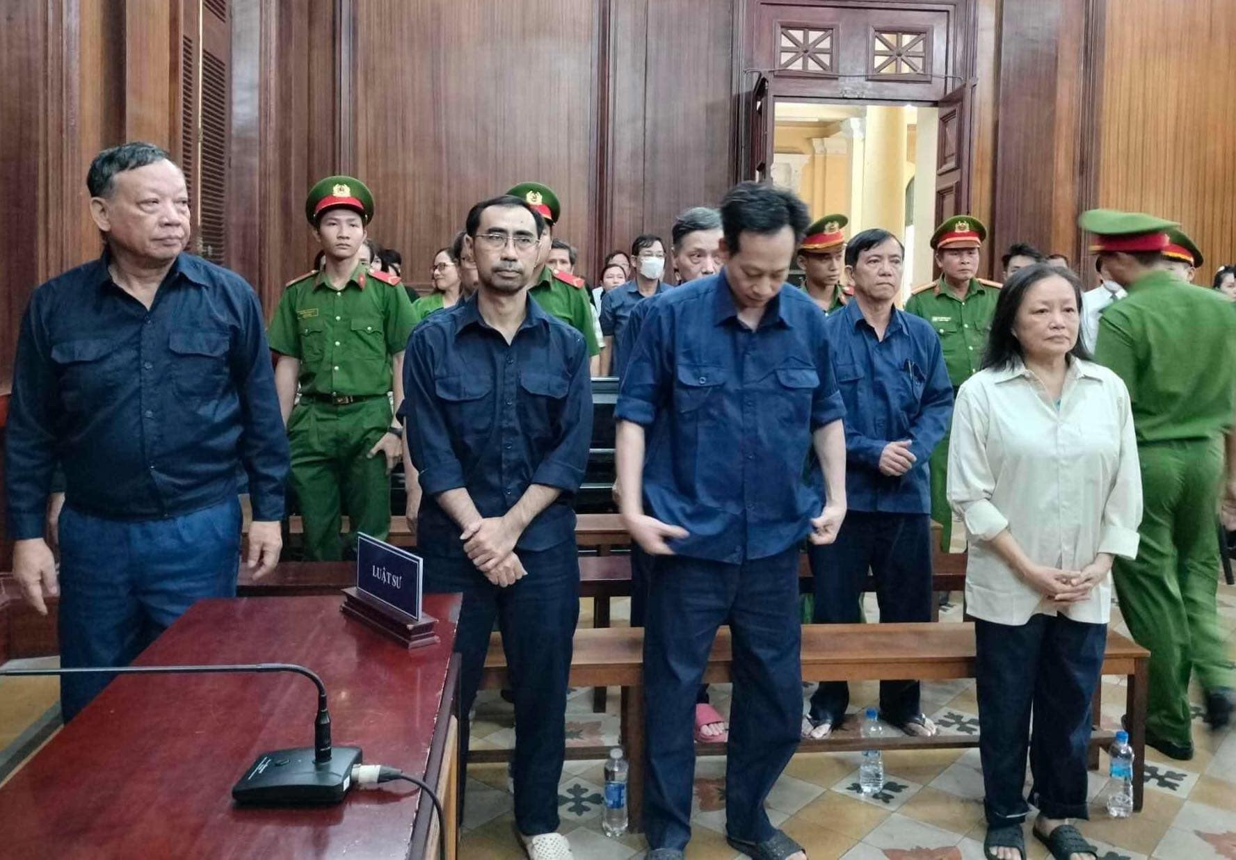 Nhan mot ty dong 'boi tron', cuu pho giam doc so gay thiet hai 39,4 ty hinh anh