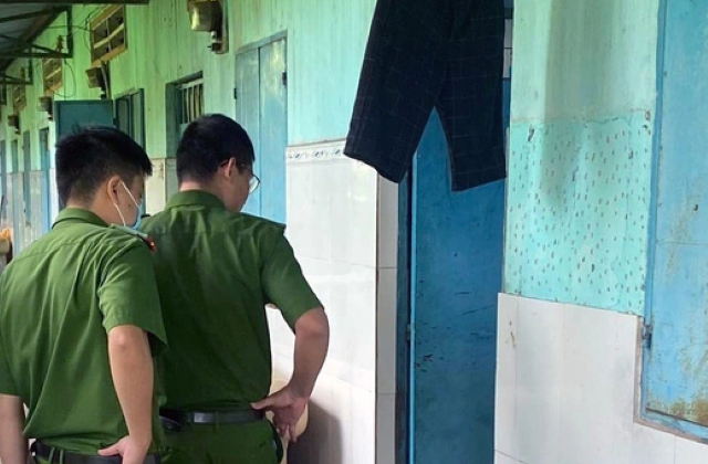Mau thuan trong luc an nhau, nam cong nhan bi dong nghiep dam tu vong hinh anh