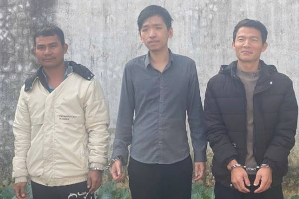 Khoi to 3 nguoi dan ong mua ban, tang tru phao no hinh anh