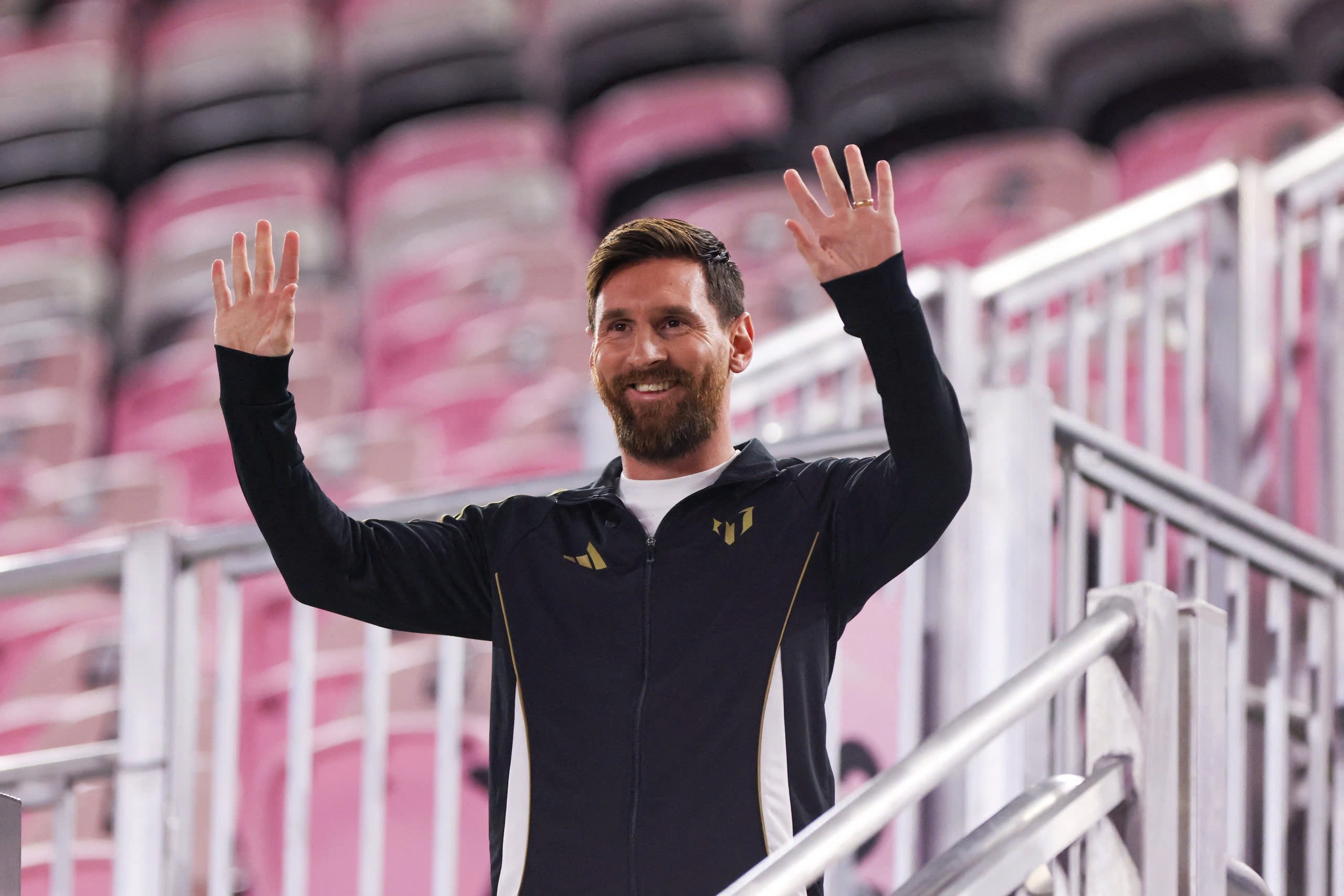 Messi duoc ong Biden tang huan chuong tong thong nhung vang mat hinh anh