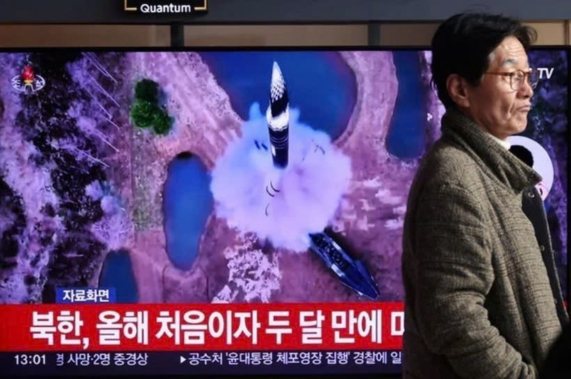 Han Quoc noi Trieu Tien phong 4 ten lua dan dao tam trung hinh anh