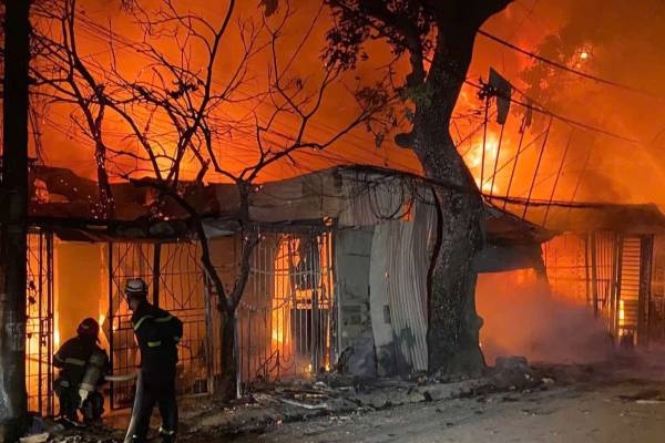 Chay lon thieu rui ca day nha xuong o Ha Noi hinh anh