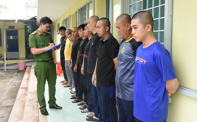 Chu quan pho bi khoi to vi to chuc dot phao tai tiec sinh nhat hinh anh