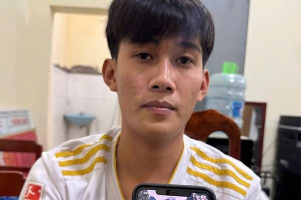 Trom 'clip nong' tu camera cua nhieu gia dinh de tong tien hinh anh