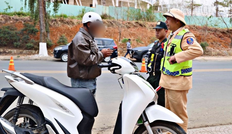 Hai truong hop vi pham Nghi dinh 168 bi phat hon 100 trieu dong hinh anh