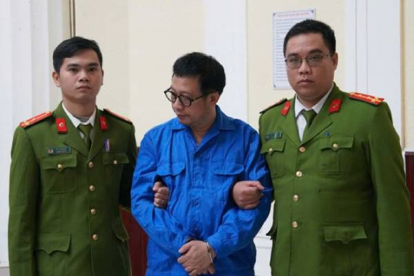 Giam doc Dai hoc Hue dinh liu the nao so tien hon 2,6 ty cua sinh vien hinh anh