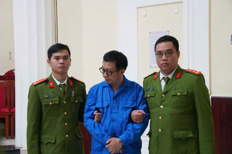 Giam doc,  Dai hoc Hue,  Le Anh Phuong anh 1