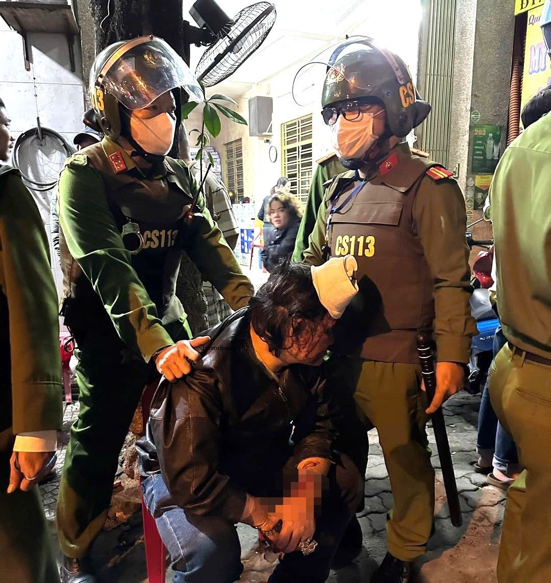 Dung dao,  Dam nhieu nguoi anh 1