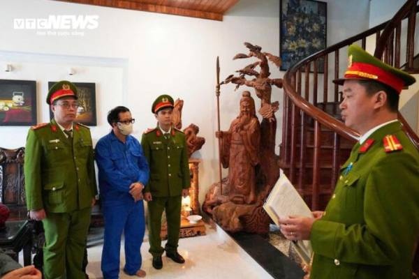 Giam doc,  Dai hoc Hue,  Le Anh Phuong anh 1