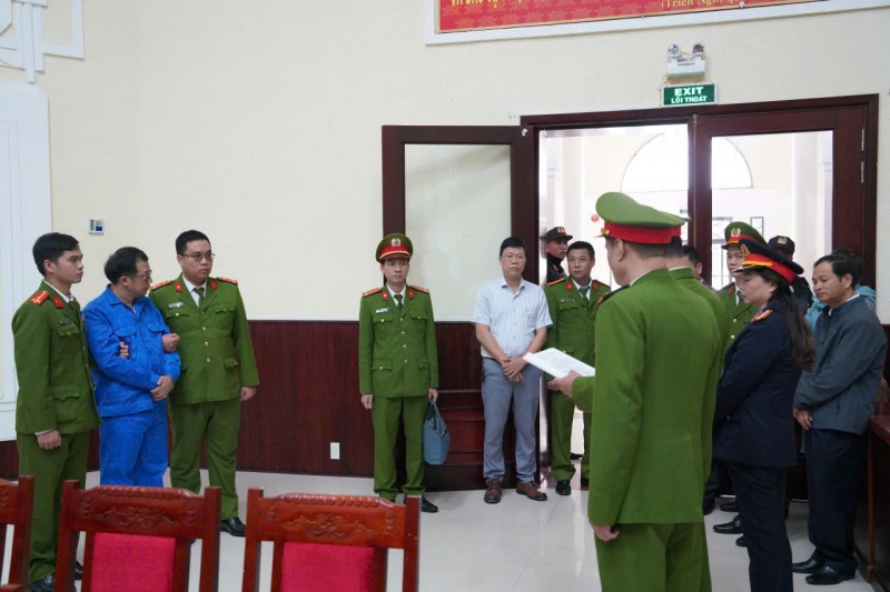 Giam doc,  Dai hoc Hue,  Le Anh Phuong anh 2