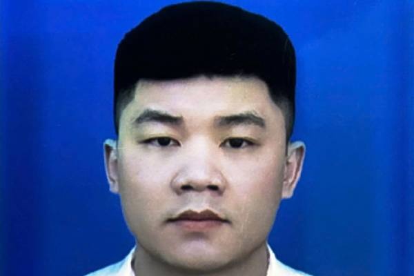 Truy tim can bo ngan hang lua dao chiem doat tai san hinh anh